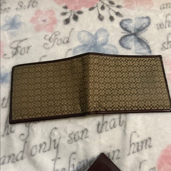 Coach Micro Wallet in Signature Canvas preowned - Picture 10 of 16